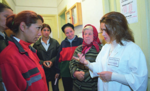 Une médiatrice formée par RomaniCriss en action.