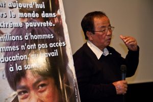 Venu du Laos, l’invité du jour, Sisaliao Svengsuksa, explique au public le projet de son ONG, soutenue par le CCFD-Terre Solidaire. Avant d’entamer le dialogue avec le public. Ici, à Tulle.